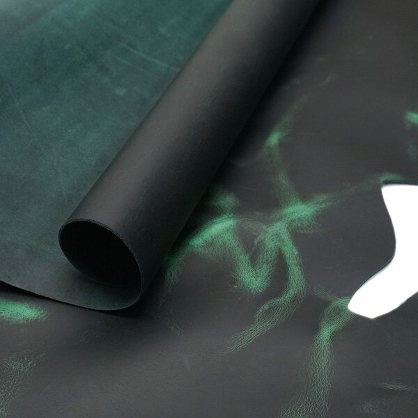 AWPU.Emerald Green.01.jpg Aurora Waxed Pull-Up Image